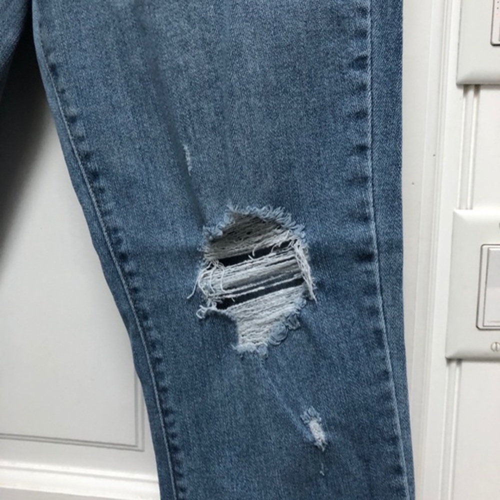 Levi’s Light Wash Distressed 711 Stretch Skinnies - Picture 5 of 9